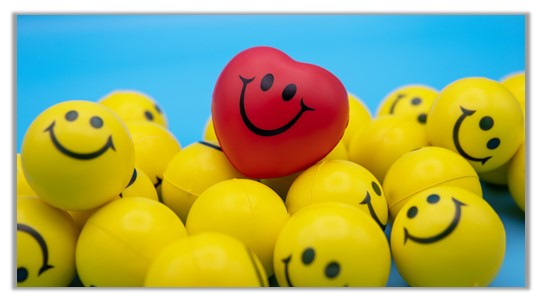 social media marketing - use positive emojis